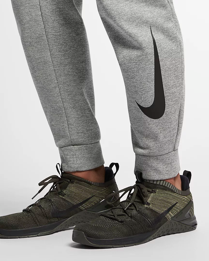 Nike therma men's 2025 tapered training pants